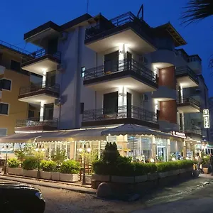 Dollari Hotel Kryemëdhej