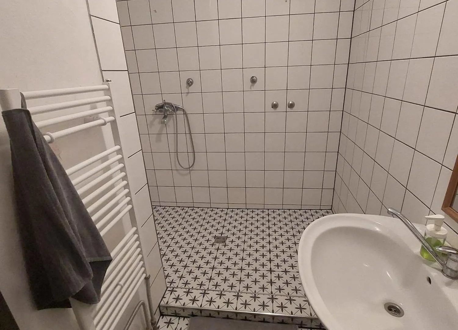 Schrott Bed&Beer Hostel Brno